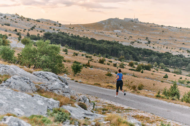 朝を迎えながらのトレイルランニング