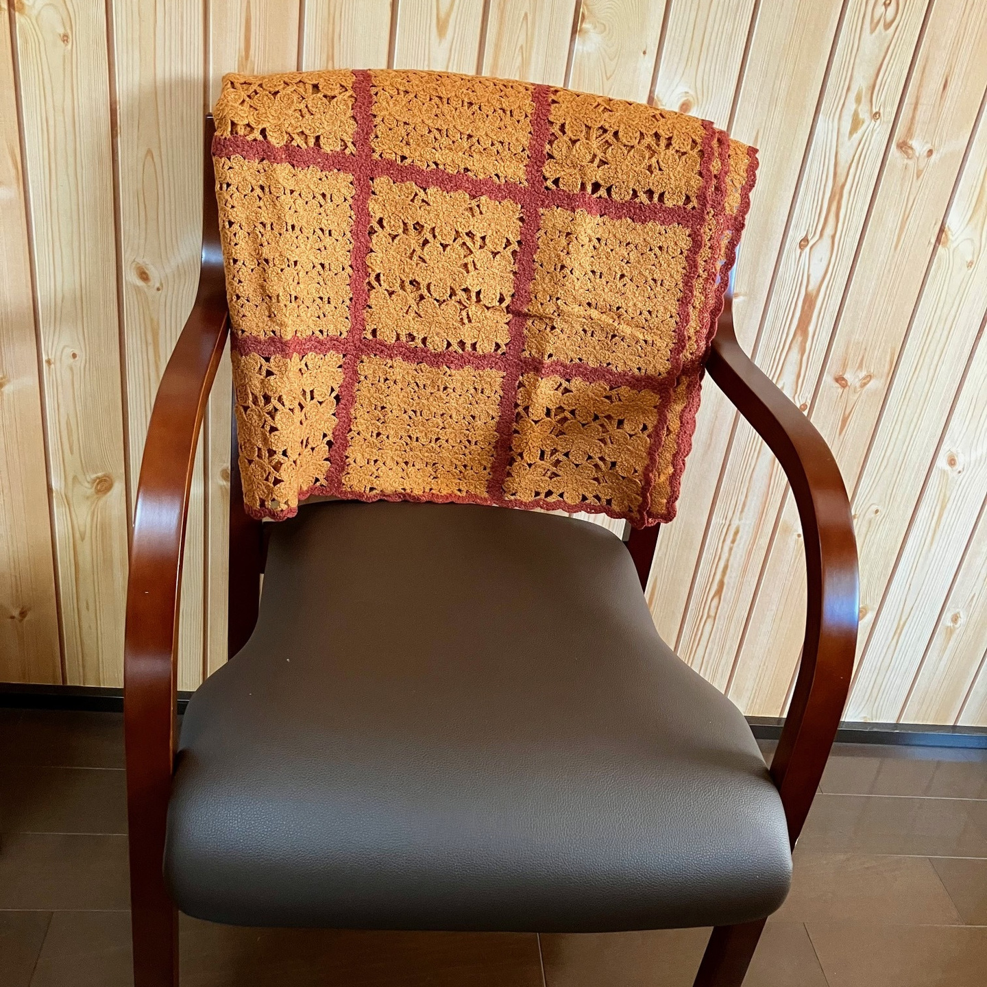 francfrancのブランケットを掛けた椅子